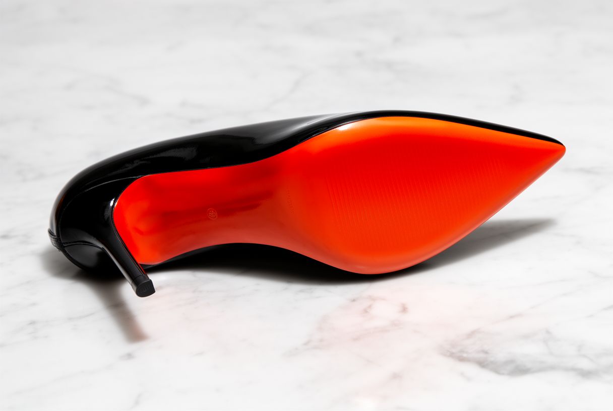 Pourquoi les semelles des escarpins Louboutin sont rouges ? L'histoire (et tout ce que vous devez savoir)