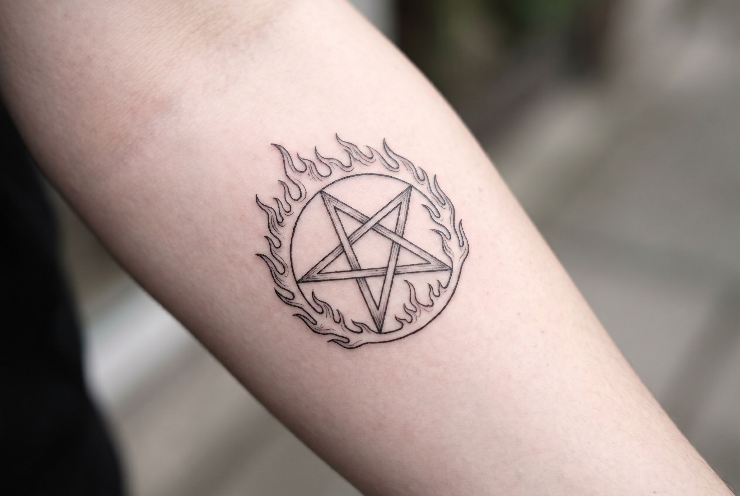 Tatouage du symbole anti-possession Supernatural sur l'avant-bras